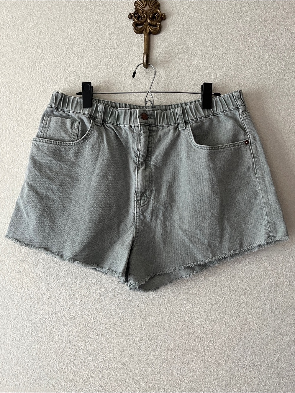 Pilcro Women's Light Gray/green Denim Shorts - Casual Frayed Hem
